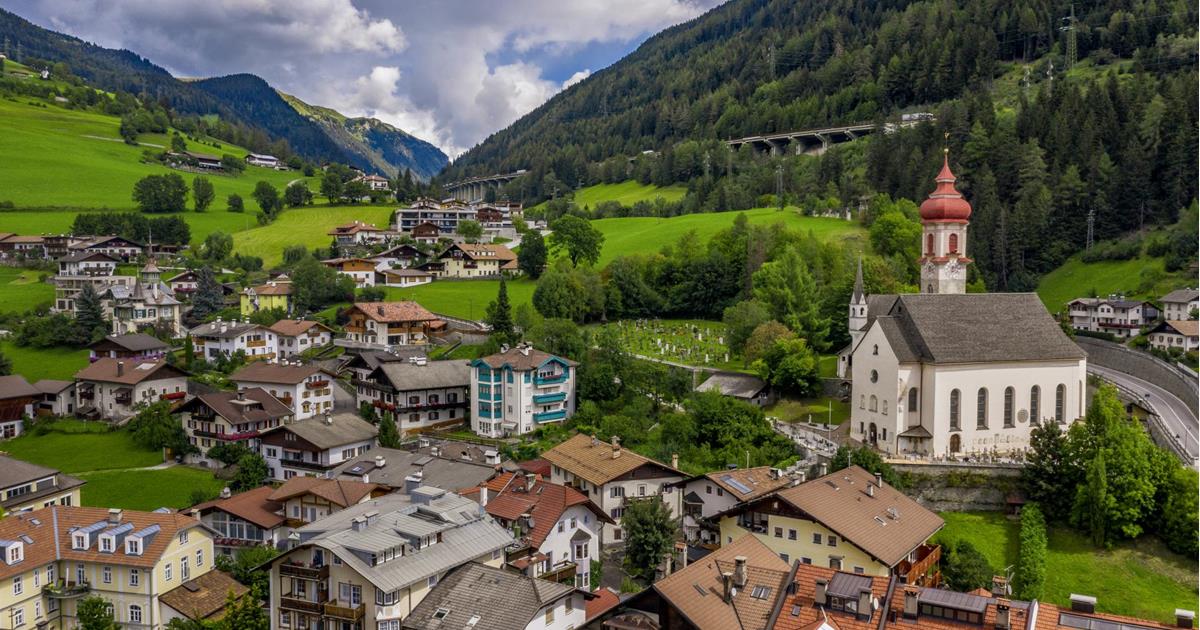 Vacanze a Colle Isarco in Alto Adige lungo la cresta delle alpi
